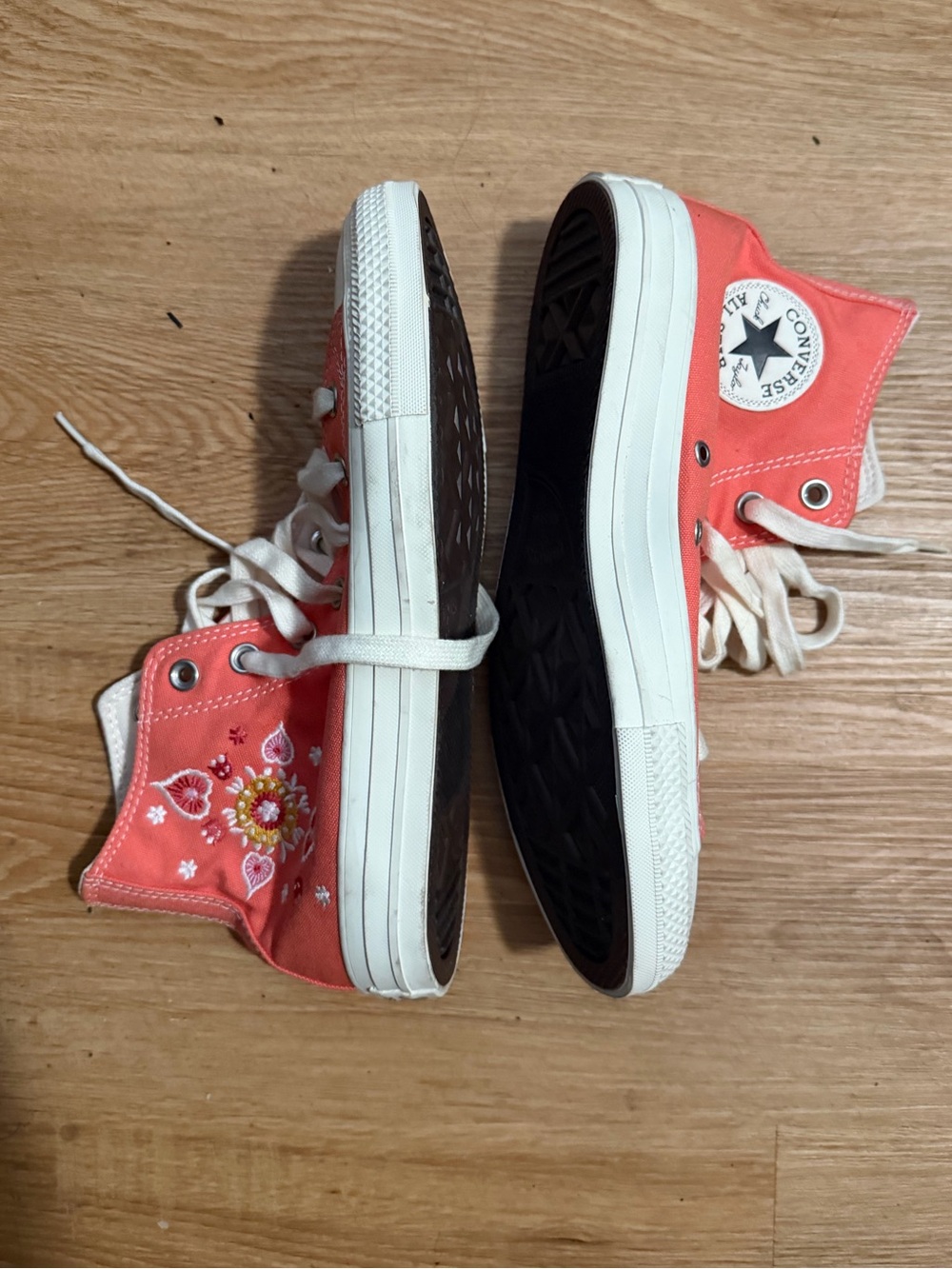 Converse Coral High-Top Sneakers with Floral Embroidery no box - Picture 3 of 8